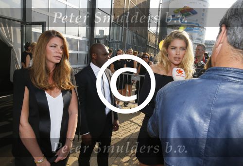 Amsterdam 26 juni 2015
Dance 4 life gala. Doutzen Kroes. Doutzen met haar manager Sarah Keller