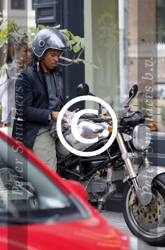 Amsterdam 14 augustus 2015  
Edgar Davids op zijn old timer motor in amsterdam zuid. Motor heeft de naam Pitbull