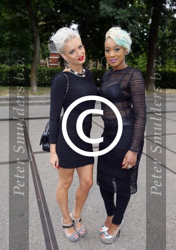 Amsterdam 12 juli 2015  
Modeshow op de amsterdam fashion week. Edmee Verstraten met een vriendin