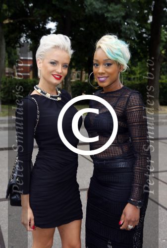 Amsterdam 12 juli 2015  
Modeshow op de amsterdam fashion week. Edmee Verstraten met een vriendin