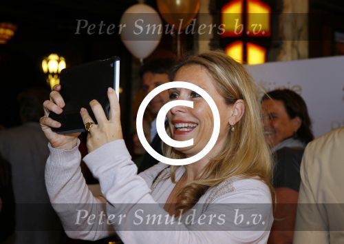 Amsterdam 14 juli 2015  
Premiere de Reunie in Tuschinski met in de hoofdrollen Daan Schuurmans en Thekla Reuten.
Thekla is zwanger en haar vriend Gijs Naber is er ook alsmede de zwangere Bracha v Doesburgh.
Elle v Rijn