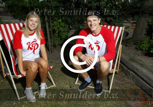 Bunnik 12 juli 2015
Enzo Knol en Dee v d Zeeuw met hun kleding.