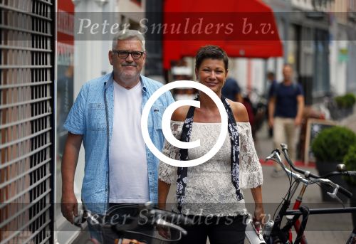 Den Haag 16 juli 2015
Verjaardagsfeestje Frits Huffnagel in Den Haag.
Ernst daniel Smid met vriendin