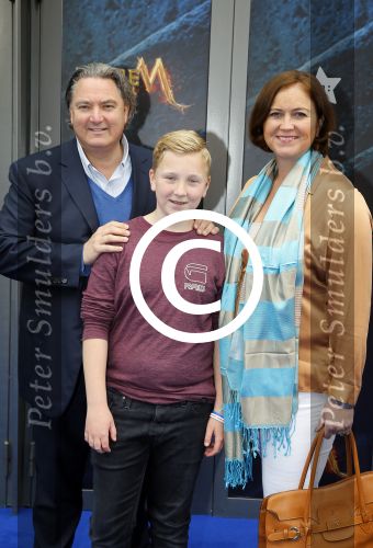 Amsterdam 20 juni 2015
Premiere Code M in het nieuwe de la mar met oa Senna Borsato. Erwin v Lambaart met vrouw en zoon