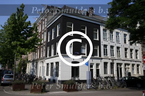 Amsterdam 2 juli 2015
Katja Schuurman met haar nieuwe vriend Freek v Noortwijk bij het restaurant waar hij werkt.