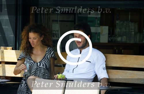 Amsterdam 2 juli 2015
Katja Schuurman met haar nieuwe vriend Freek v Noortwijk bij het restaurant waar hij werkt.