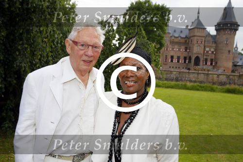 Haarzuilens 17 juni 2015
Haringparty op kasteel de Haar. Gerda Havertong met man