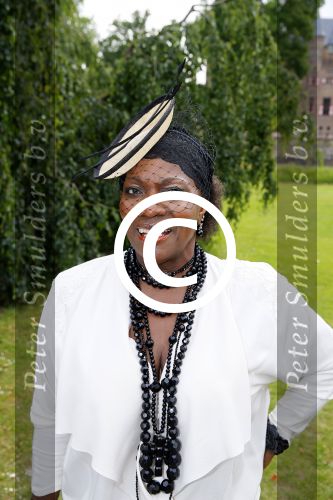 Haarzuilens 17 juni 2015
Haringparty op kasteel de Haar. Gerda Havertong met man