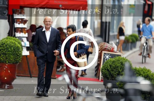 Den Haag 16 juli 2015
Verjaardagsfeestje Frits Huffnagel in Den Haag. Gerrit Zalm met vrouw