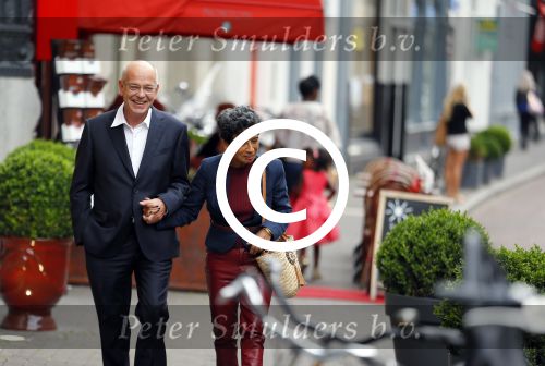 Den Haag 16 juli 2015
Verjaardagsfeestje Frits Huffnagel in Den Haag. Gerrit Zalm met vrouw