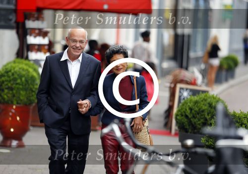 Den Haag 16 juli 2015
Verjaardagsfeestje Frits Huffnagel in Den Haag. Gerrit Zalm met vrouw