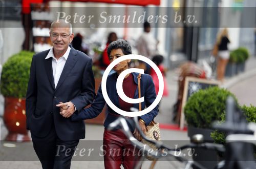 Den Haag 16 juli 2015
Verjaardagsfeestje Frits Huffnagel in Den Haag. Gerrit Zalm met vrouw