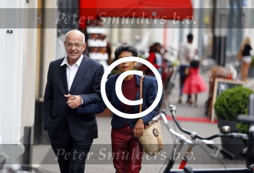 Den Haag 16 juli 2015
Verjaardagsfeestje Frits Huffnagel in Den Haag. Gerrit Zalm met vrouw