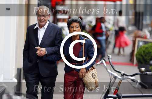 Den Haag 16 juli 2015
Verjaardagsfeestje Frits Huffnagel in Den Haag. Gerrit Zalm met vrouw