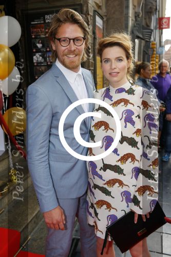 Amsterdam 14 juli 2015  
Premiere de Reunie in Tuschinski met in de hoofdrollen Daan Schuurmans en Thekla Reuten.
Thekla is zwanger en haar vriend Gijs Naber is er ook alsmede de zwangere Bracha v Doesburgh.