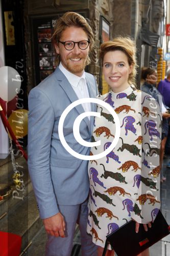 Amsterdam 14 juli 2015  
Premiere de Reunie in Tuschinski met in de hoofdrollen Daan Schuurmans en Thekla Reuten.
Thekla is zwanger en haar vriend Gijs Naber is er ook alsmede de zwangere Bracha v Doesburgh.