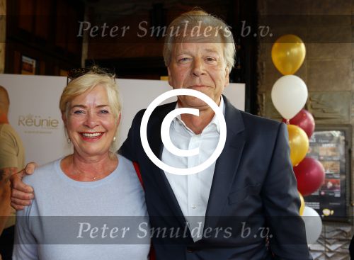 Amsterdam 14 juli 2015  
Premiere de Reunie in Tuschinski met in de hoofdrollen Daan Schuurmans en Thekla Reuten.
Thekla is zwanger en haar vriend Gijs Naber is er ook alsmede de zwangere Bracha v Doesburgh.
Gijs v d Westelaken met vrouw