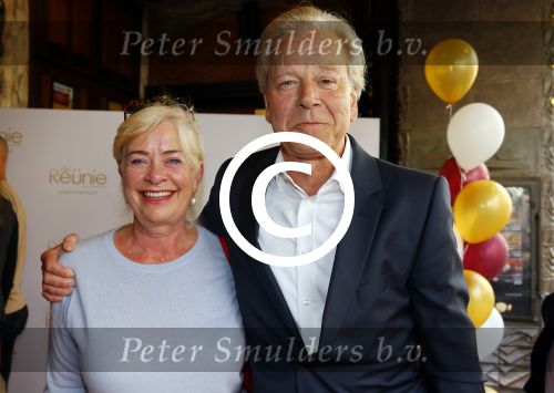 Amsterdam 14 juli 2015  
Premiere de Reunie in Tuschinski met in de hoofdrollen Daan Schuurmans en Thekla Reuten.
Thekla is zwanger en haar vriend Gijs Naber is er ook alsmede de zwangere Bracha v Doesburgh.
Gijs v d Westelaken met vrouw