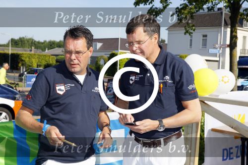 Lievelde 28 juni 2015
Jan Peter Balkenende en zijn broer Evert Jan doen mee in een porsche cabrio met de achterhoek Rally