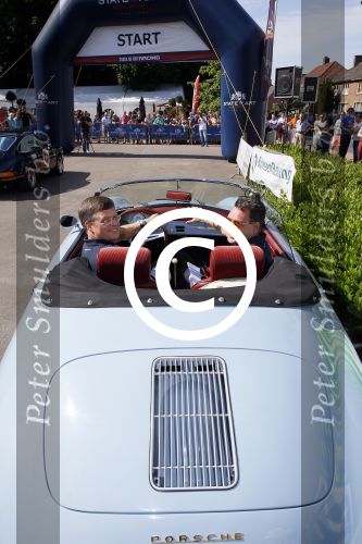 Lievelde 28 juni 2015
Jan Peter Balkenende en zijn broer Evert Jan doen mee in een porsche cabrio met de achterhoek Rally
