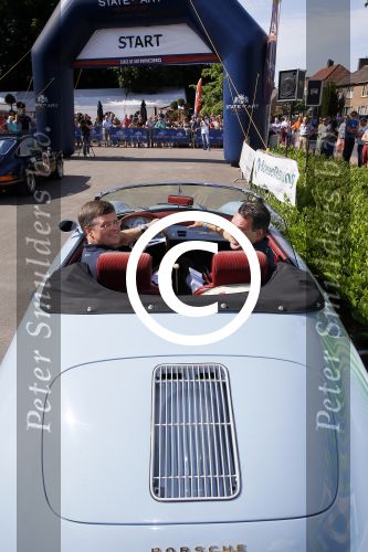 Lievelde 28 juni 2015
Jan Peter Balkenende en zijn broer Evert Jan doen mee in een porsche cabrio met de achterhoek Rally
