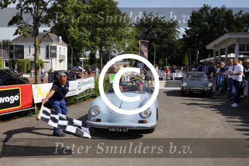 Lievelde 28 juni 2015
Jan Peter Balkenende en zijn broer Evert Jan doen mee in een porsche cabrio met de achterhoek Rally