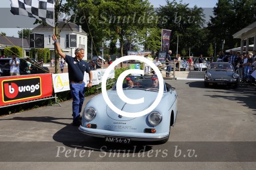 Lievelde 28 juni 2015
Jan Peter Balkenende en zijn broer Evert Jan doen mee in een porsche cabrio met de achterhoek Rally
