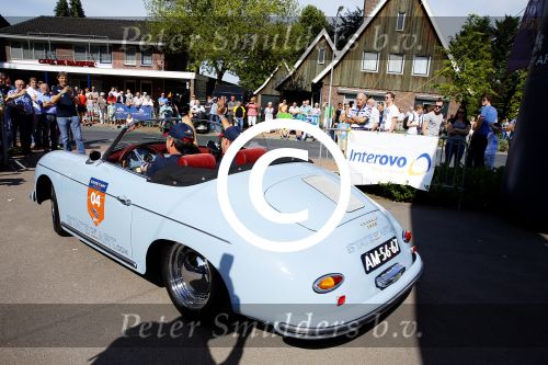 Lievelde 28 juni 2015
Jan Peter Balkenende en zijn broer Evert Jan doen mee in een porsche cabrio met de achterhoek Rally