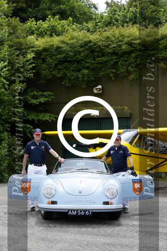Lievelde 28 juni 2015
Jan Peter Balkenende en zijn broer Evert Jan doen mee in een porsche cabrio met de achterhoek Rally