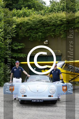 Lievelde 28 juni 2015
Jan Peter Balkenende en zijn broer Evert Jan doen mee in een porsche cabrio met de achterhoek Rally