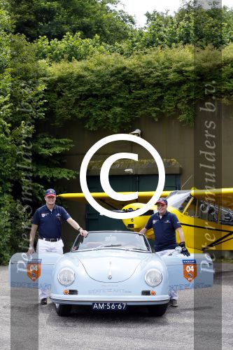 Lievelde 28 juni 2015
Jan Peter Balkenende en zijn broer Evert Jan doen mee in een porsche cabrio met de achterhoek Rally