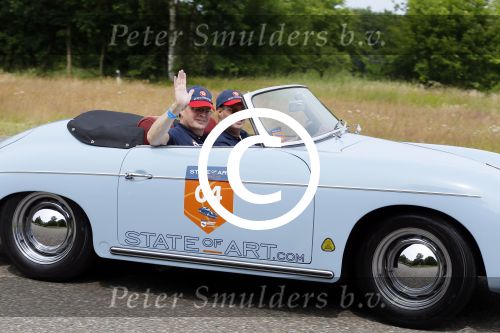 Lievelde 28 juni 2015
Jan Peter Balkenende en zijn broer Evert Jan doen mee in een porsche cabrio met de achterhoek Rally