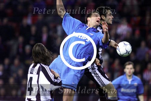 EINDHOVEN 6 DECEMBER 2001

PSV-PAOK SALONIKI 4-1
Jan Vennegoor of Hesselink

PETER SMULDERS BV