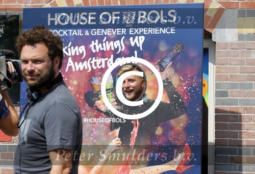 Amsterdam 13 augustus 2015  
Jan Versteegh van BNN tijdens opnames bij Bols