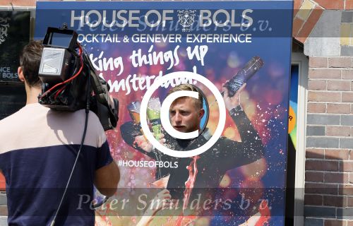 Amsterdam 13 augustus 2015  
Jan Versteegh van BNN tijdens opnames bij Bols