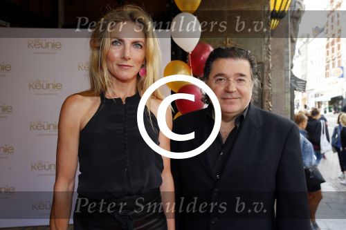 Amsterdam 14 juli 2015  
Premiere de Reunie in Tuschinski met in de hoofdrollen Daan Schuurmans en Thekla Reuten.
Thekla is zwanger en haar vriend Gijs Naber is er ook alsmede de zwangere Bracha v Doesburgh.
Jessica Durlacher en Leon de Winter