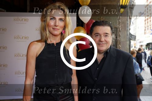 Amsterdam 14 juli 2015  
Premiere de Reunie in Tuschinski met in de hoofdrollen Daan Schuurmans en Thekla Reuten.
Thekla is zwanger en haar vriend Gijs Naber is er ook alsmede de zwangere Bracha v Doesburgh.
Jessica Durlacher en Leon de Winter