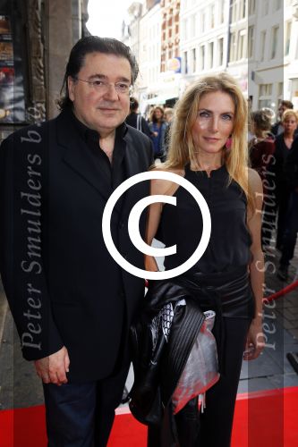 Amsterdam 14 juli 2015  
Premiere de Reunie in Tuschinski met in de hoofdrollen Daan Schuurmans en Thekla Reuten.
Thekla is zwanger en haar vriend Gijs Naber is er ook alsmede de zwangere Bracha v Doesburgh.
Jessica Durlacher en Leon de Winter