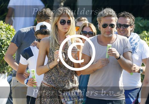 ibiza 24 juli 2015
Marco Borsato met Leontine Luca (met vriendin) Jada en Senna op vakantie.
Ze gingen lunchen met John Ewbank en zijn vriendin Kelly Weekers.