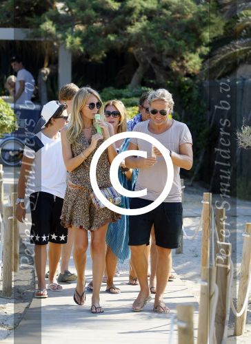 ibiza 24 juli 2015
Marco Borsato met Leontine Luca (met vriendin) Jada en Senna op vakantie.
Ze gingen lunchen met John Ewbank en zijn vriendin Kelly Weekers.