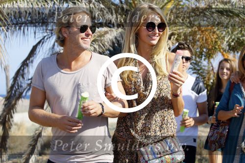 ibiza 24 juli 2015
Marco Borsato met Leontine Luca (met vriendin) Jada en Senna op vakantie.
Ze gingen lunchen met John Ewbank en zijn vriendin Kelly Weekers.