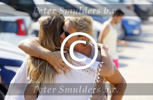 ibiza 24 juli 2015
Marco Borsato met Leontine Luca (met vriendin) Jada en Senna op vakantie.
Ze gingen lunchen met John Ewbank en zijn vriendin Kelly Weekers.