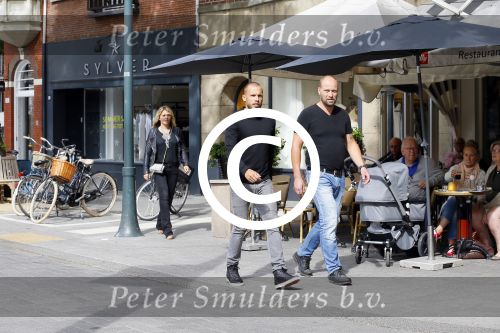 Amsterdam 8 juli 2015  
Johnny Heitinga en Charlotte en slager Evert Blauendraat in amsterdam zuid