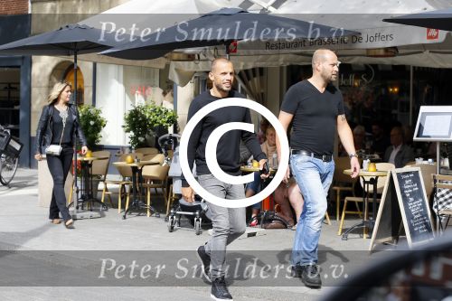 Amsterdam 8 juli 2015  
Johnny Heitinga en Charlotte en slager Evert Blauendraat in amsterdam zuid