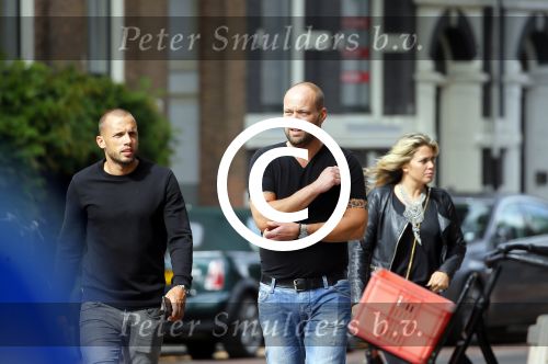 Amsterdam 8 juli 2015  
Johnny Heitinga en Charlotte en slager Evert Blauendraat in amsterdam zuid