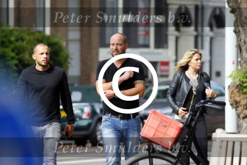 Amsterdam 8 juli 2015  
Johnny Heitinga en Charlotte en slager Evert Blauendraat in amsterdam zuid