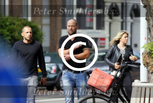 Amsterdam 8 juli 2015  
Johnny Heitinga en Charlotte en slager Evert Blauendraat in amsterdam zuid