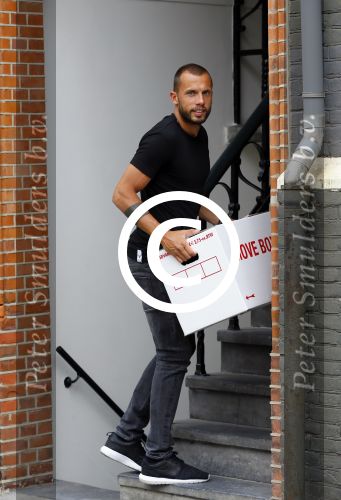 Amsterdam 11 augustus 2015
Johnny Heitinga verhuist naar zijn nieuwe huis in Amsterdam Zuid.