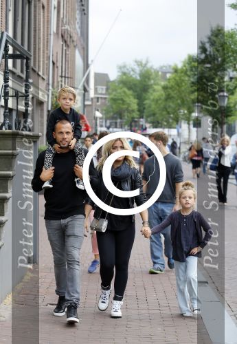 Amsterdam 12 juli 2015
Johnny en Charlotte Sophie Heitinga met hun kinderen Jezebel en Lennox in Amsterdam