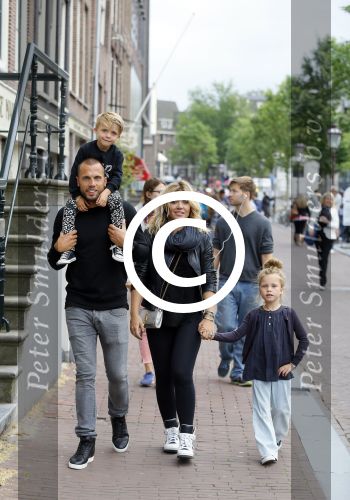 Amsterdam 12 juli 2015
Johnny en Charlotte Sophie Heitinga met hun kinderen Jezebel en Lennox in Amsterdam
